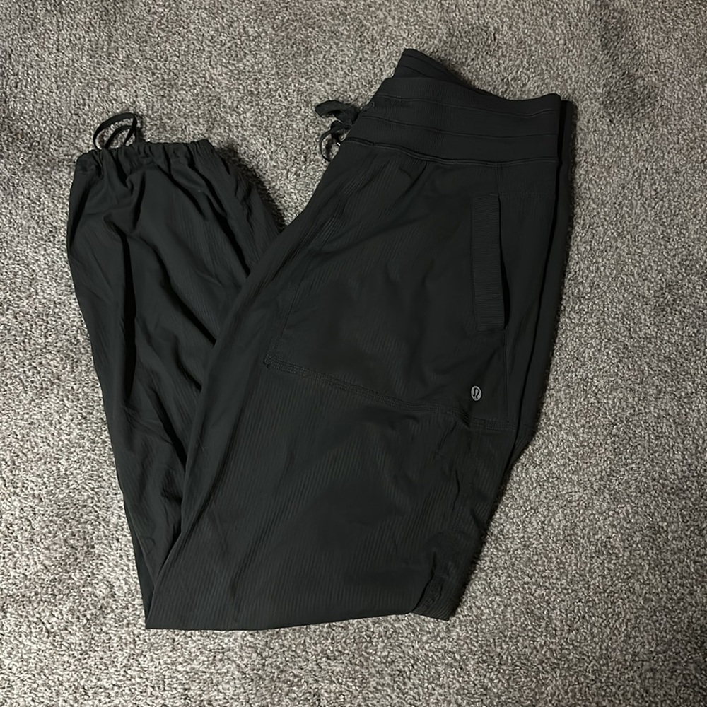 Lululemon Dance Studio Mid-Rise Pant * Short
